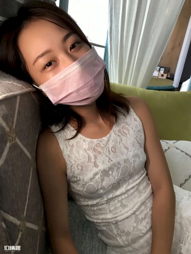 美女扒开奶罩露出**